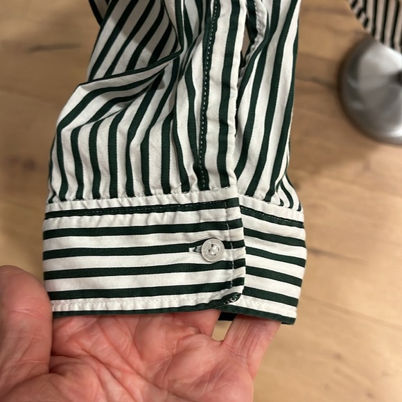 VGUC Maje cotton long sleeve button front shirt with embroidered bee on pocket - Picture 6 of 12